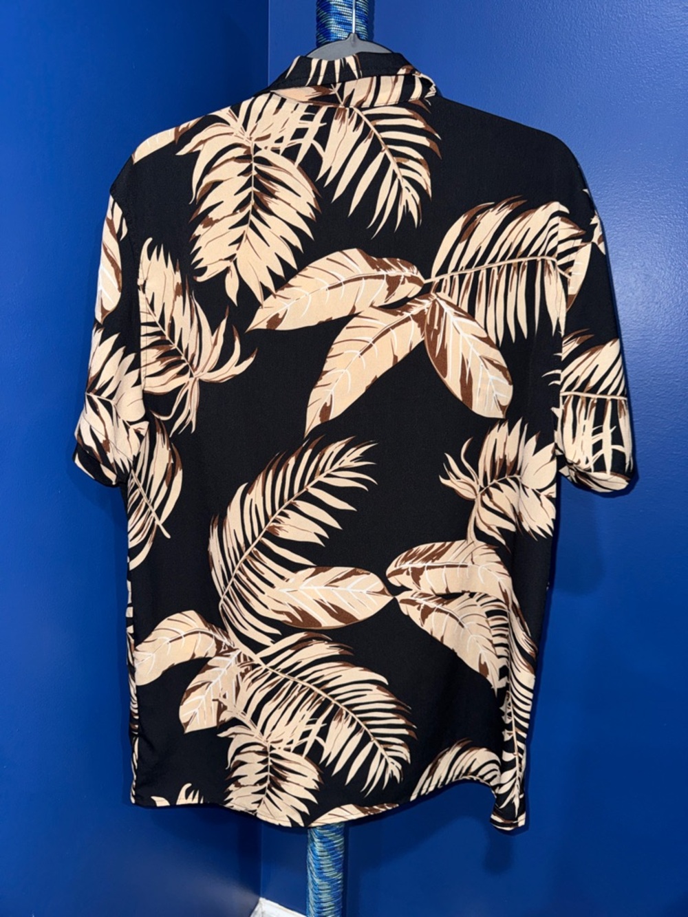 Tropical Leaf Print Button Front Shirt β Size Large - Picture 4 of 12